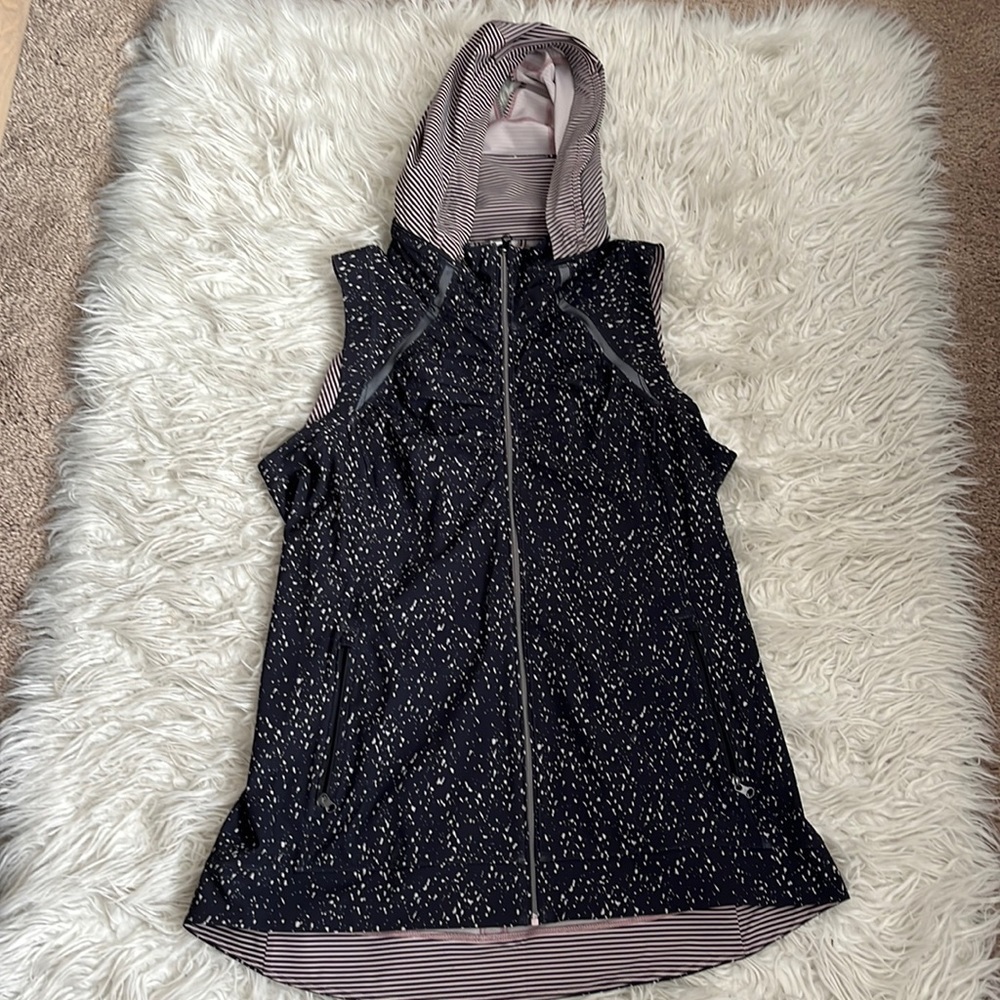 Women’s Lululemon lightweight running vest size 8